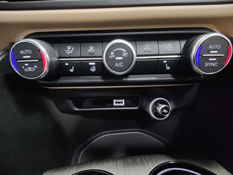 2023 Alfa Romeo Giulia Lusso AWD w/Activ AsstImage 22