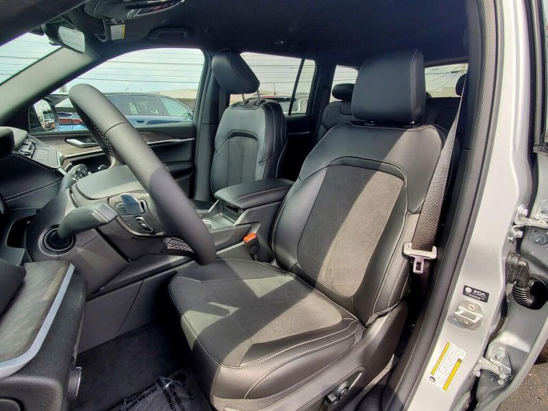 New 2026 Jeep Grand Cherokee Laredo Altitude 4x4