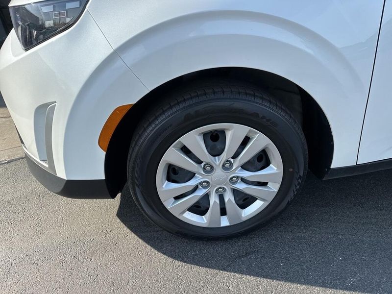 2023 Kia Soul LXImage 10