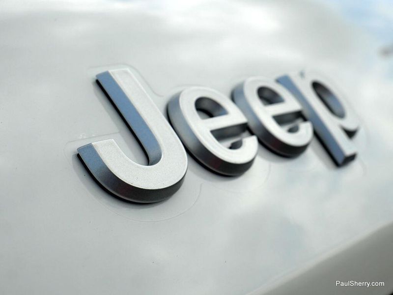New 2025 Jeep Grand Cherokee Laredo 4x2Image 15