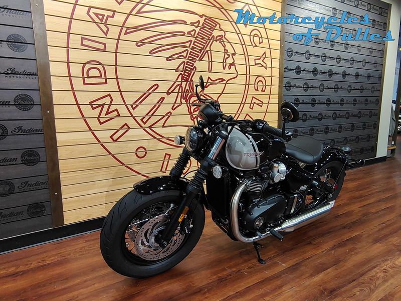 2024 Triumph Bonneville Bobber in a Jet Black/Ash Grey exterior color. Motorcycles of Dulles 571.934.4450 motorcyclesofdulles.com 