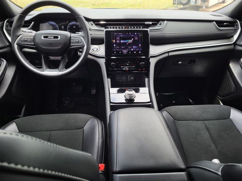 2025 Jeep Grand Cherokee L Altitude XImage 33