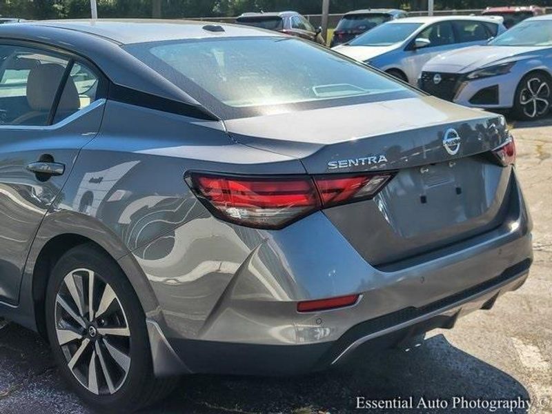 2020 Nissan Sentra SV photo 5