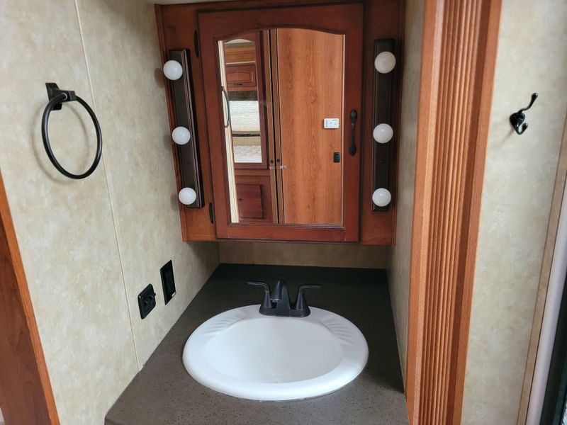 Used 2011 COACHMAN BY FOREST R ENCOUNTER 37-TZ Image 22