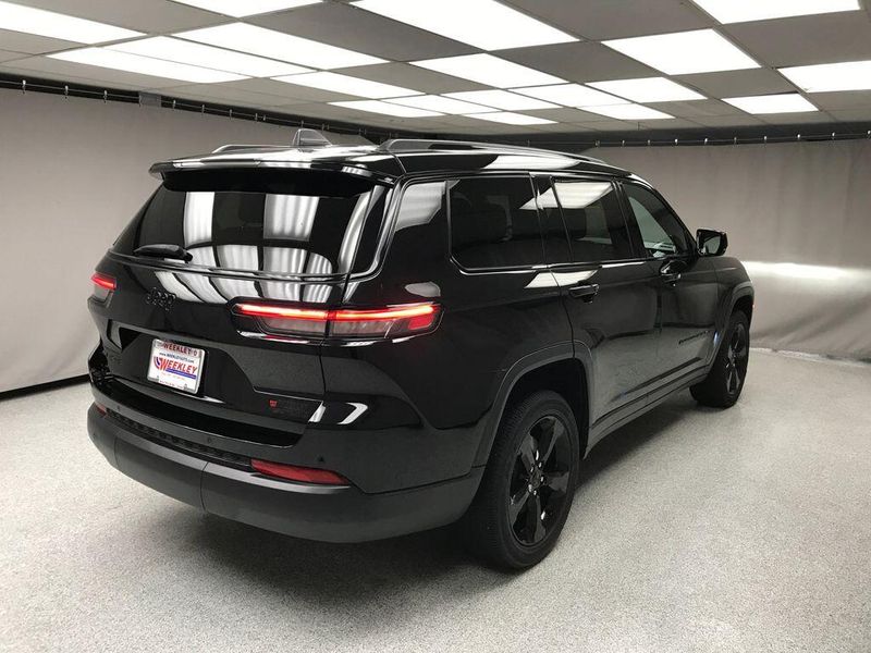 Used 2023 Jeep Grand Cherokee L AltitudeImage 18