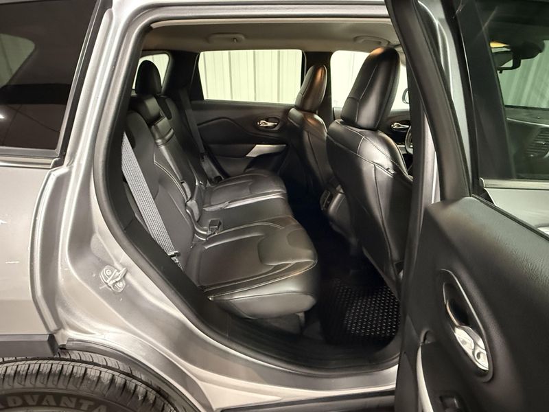 Used 2018 Jeep Cherokee Latitude PlusImage 13