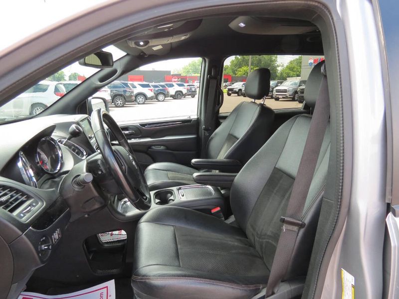 Used 2019 Dodge Grand Caravan SXT 35th Anniversary Edition 4dr Mini VanImage 12