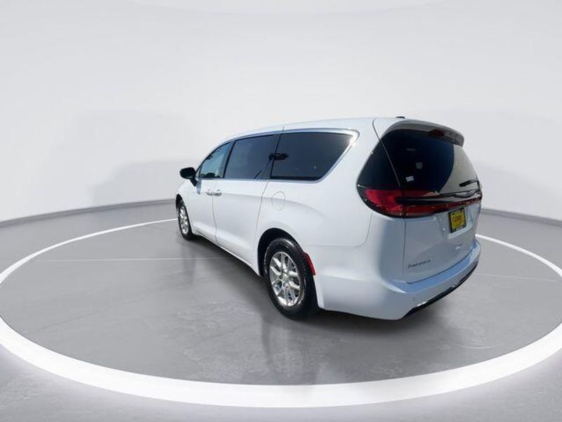 New 2026 Chrysler Pacifica SelectImage 6