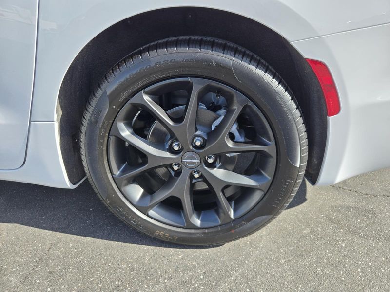 New 2026 Chrysler Pacifica Select