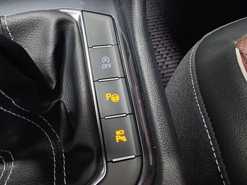 Used 2024 Volkswagen Tiguan AWD SEL R-Line w/Sunroof/navImage 11