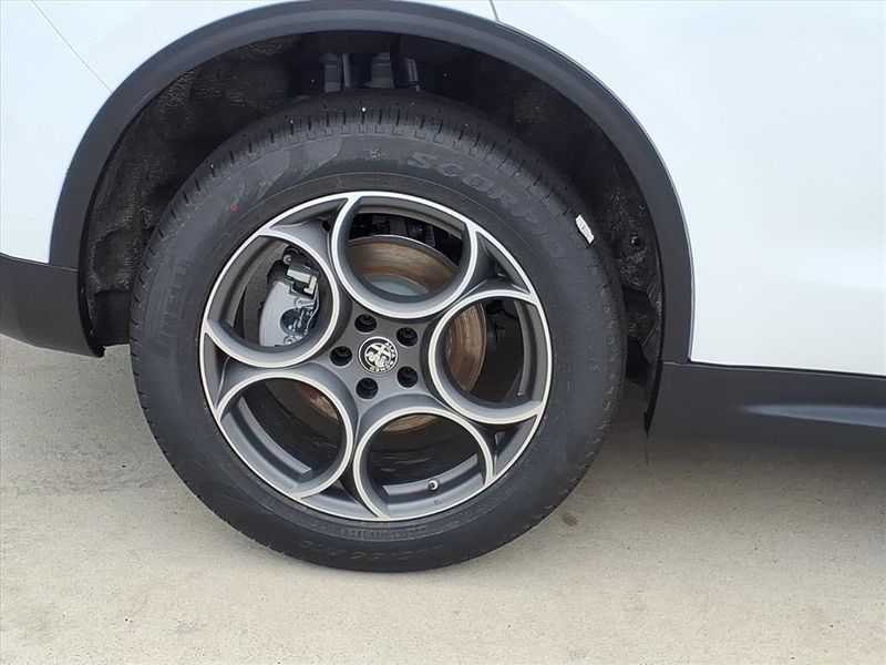 New 2025 Alfa Romeo Stelvio AwdImage 6