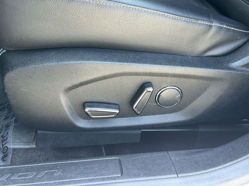 Used 2017 Ford Fusion SEImage 18