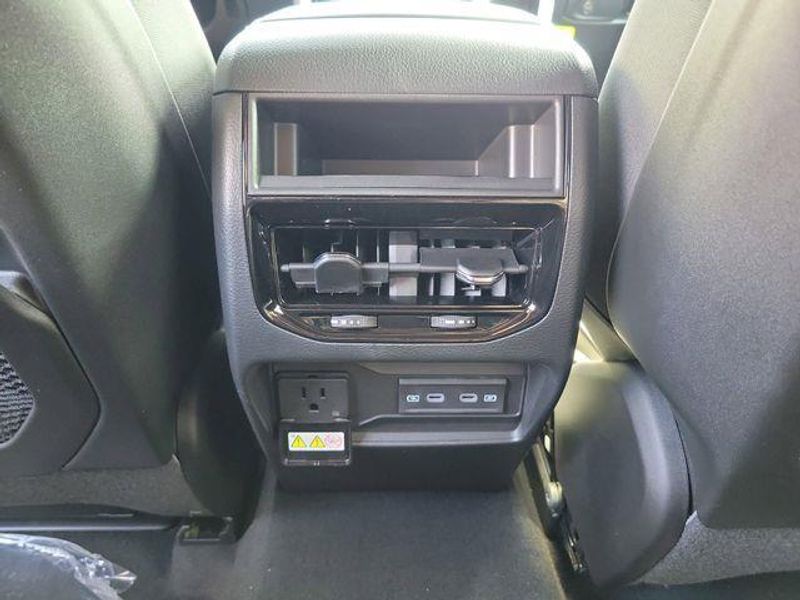 New 2026 Jeep Grand Cherokee Laredo Altitude 4x4