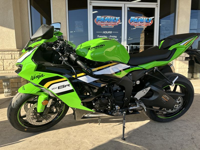 2025 Kawasaki NINJA ZX6R KRT EDITION ABS  LIME GREEN AND EBONY AND PEARL BLIZZARD WHITEImage 4