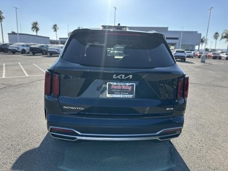 Used 2023 Kia Sorento Hybrid EXImage 4