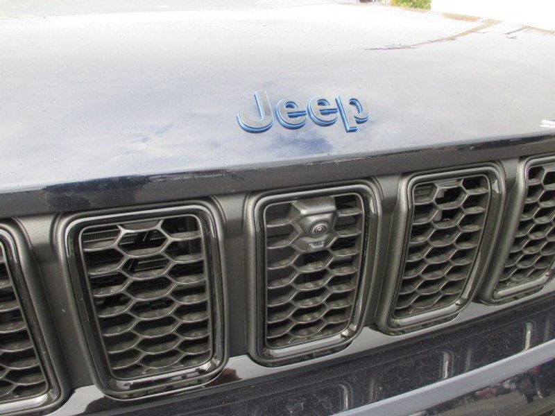 2023 Jeep Grand Cherokee 30th Anniversary 4xe in a Midnight Sky exterior color and Global Blackinterior. Oak Harbor Motors Inc. 360-323-6434 ohmotors.com 