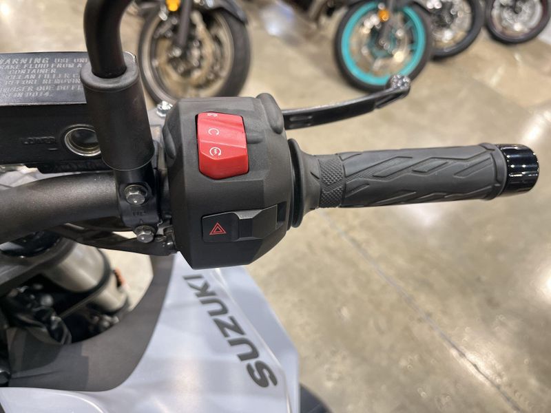 Used 2024 Suzuki GSX-8S CA Image 18