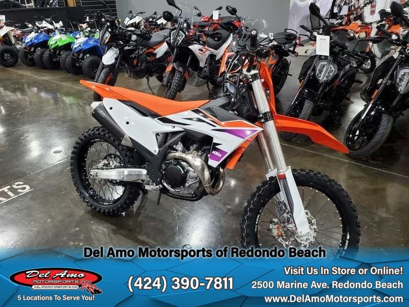 2024 KTM 450 SX-F  in a ORANGE exterior color. Del Amo Motorsports of Redondo Beach (424) 304-1660 delamomotorsports.com 