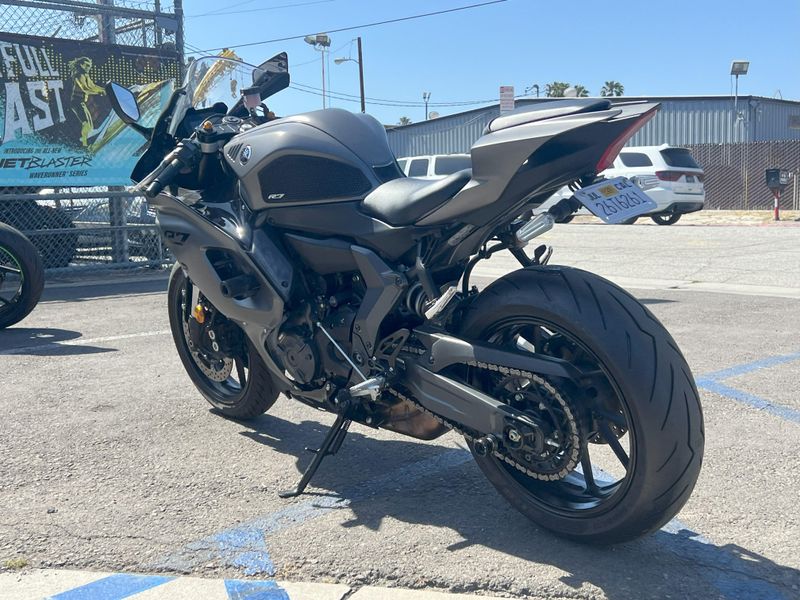 2024 Yamaha YZF-R7 Image 11