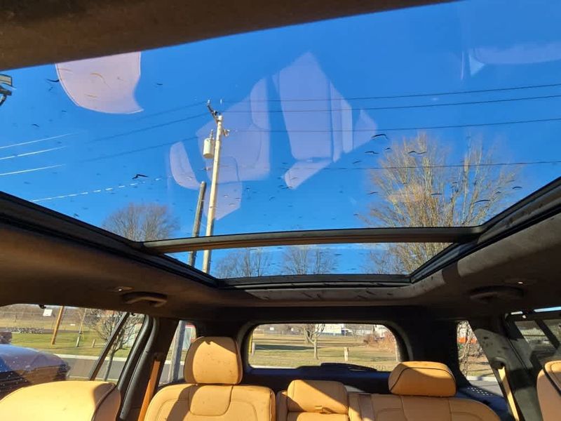 2024 Jeep Grand Cherokee Summit Reserve 4x4 in a Silver Zynith exterior color and Tupelo/Blackinterior. Dave Warren Chrysler Dodge Jeep Ram (716) 708-1207 davewarrenchryslerdodgejeepram.com 