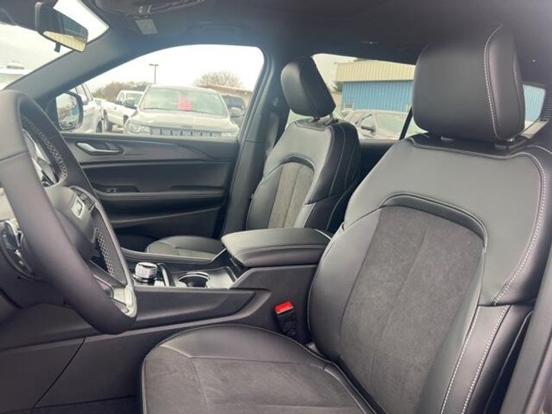2025 Jeep Grand Cherokee L Altitude X 4x4Image 10
