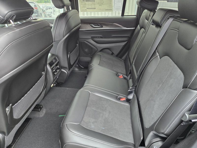 New 2026 Jeep Grand Cherokee Laredo Altitude 4x4