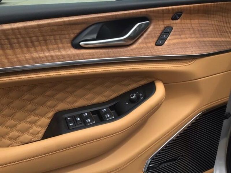 2025 Jeep Grand Cherokee L Summit Reserve 4x4Image 9
