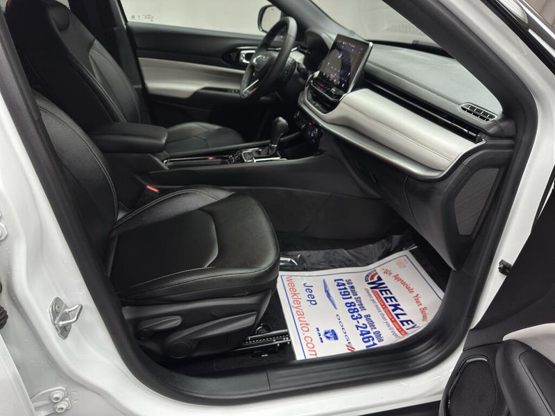 Used 2025 Jeep Compass LimitedImage 18