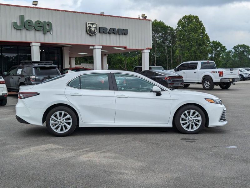 2022 Toyota Camry LE in a WHITE exterior color. Johnson Dodge 601-693-6343 pixelmotiondemo.com 