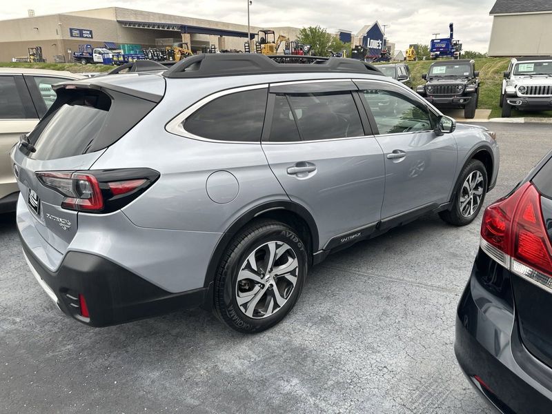 2022 Subaru Outback Limited XTImage 7