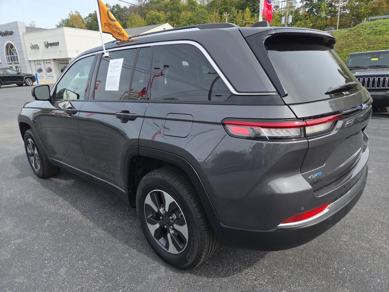 2023 Jeep Grand Cherokee Base photo 5