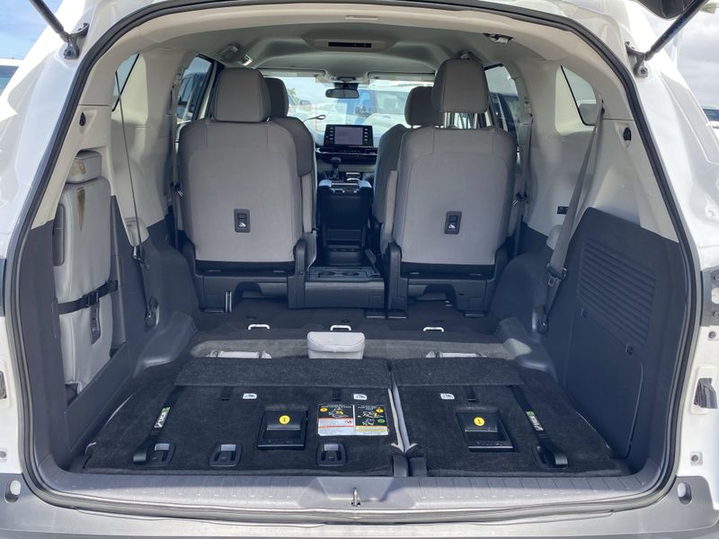 2024 Toyota Sienna LEImage 15