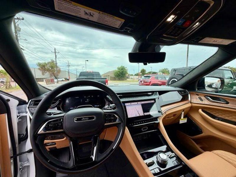 New 2027 Jeep Grand Cherokee Summit 4x4Image 9