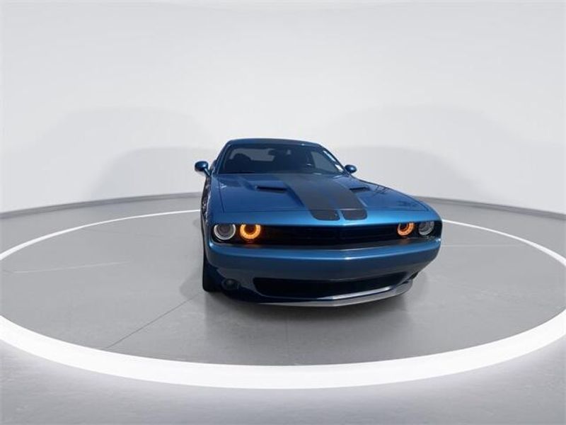 2022 Dodge Challenger SXTImage 3