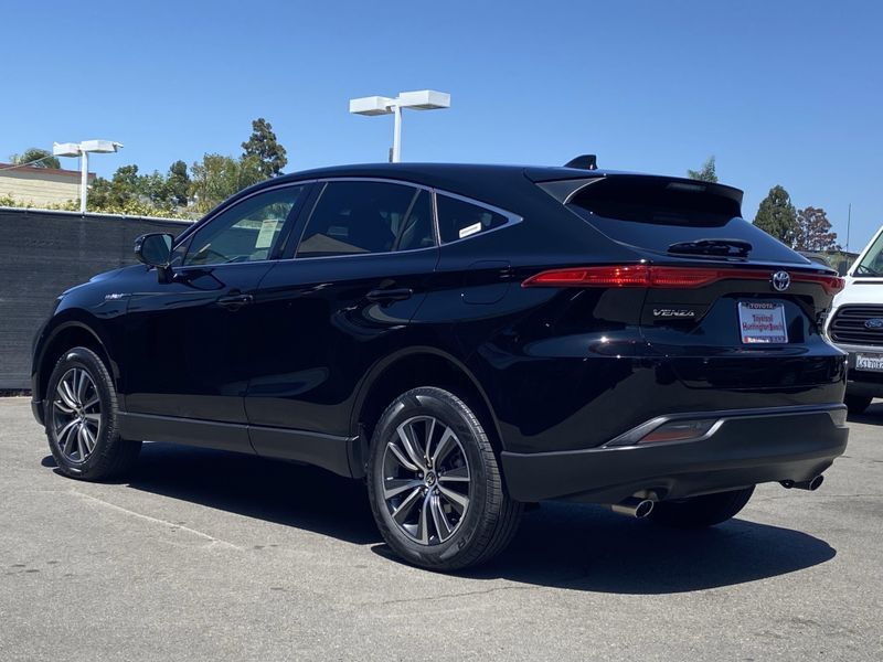 Used 2021 Toyota Venza LEImage 5