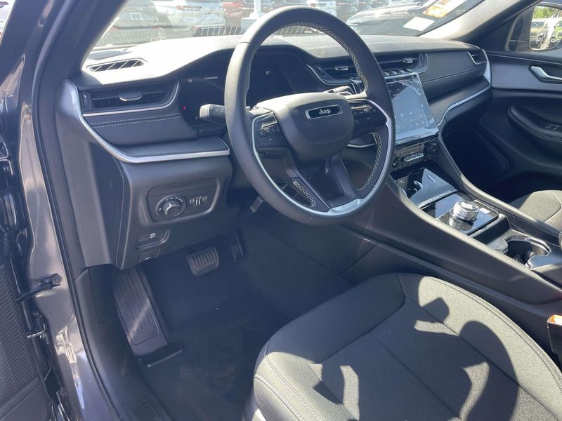New 2026 Jeep Grand Cherokee L Laredo 4x2