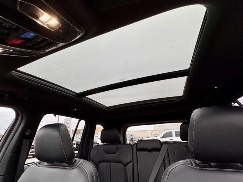 New 2025 Jeep Grand Cherokee Limited 4x4Image 18