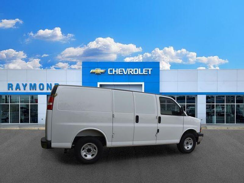 New 2026 Chevrolet Express 2500 Work VanImage 5