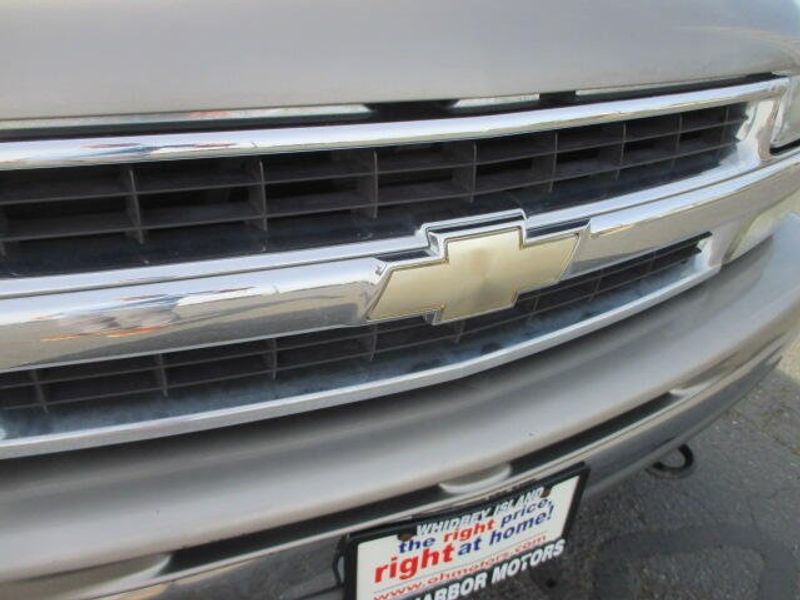 2003 Chevrolet Tahoe LTImage 3
