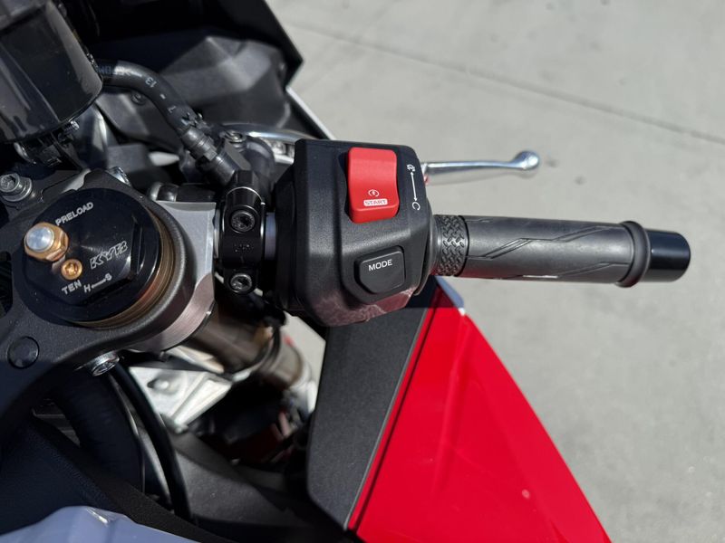 New 2025 Yamaha YZF-R9 Image 16