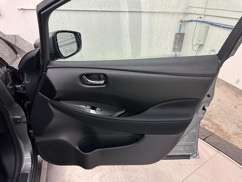 2020 Nissan Leaf SVImage 28