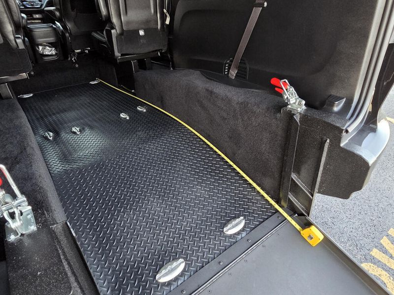 New 2027 Chrysler Pacifica Select