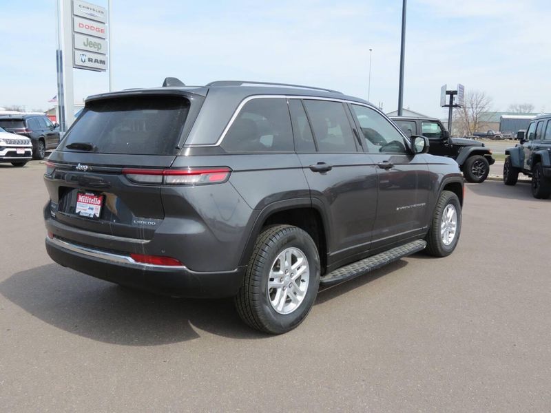 Used 2022 Jeep Grand Cherokee Laredo 4x4 4dr SUV (midyear release)Image 4