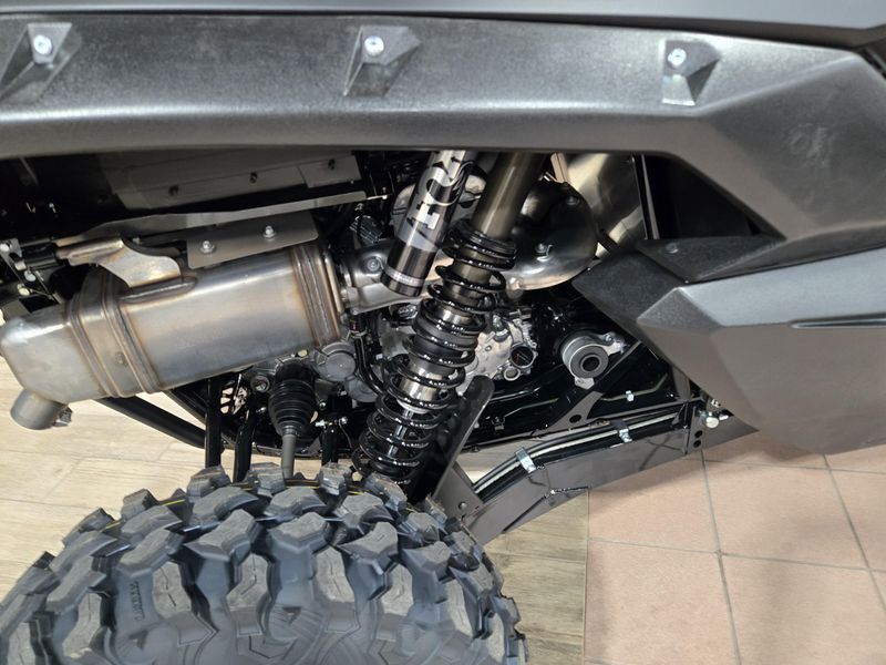 2025 Kawasaki TERYX KRX4 1000 BLACKOUT EDITION MATTE SPARK BLACK Image 26