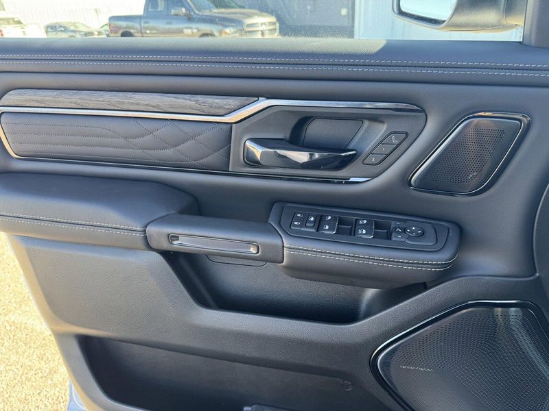 2025 RAM 1500 LimitedImage 18