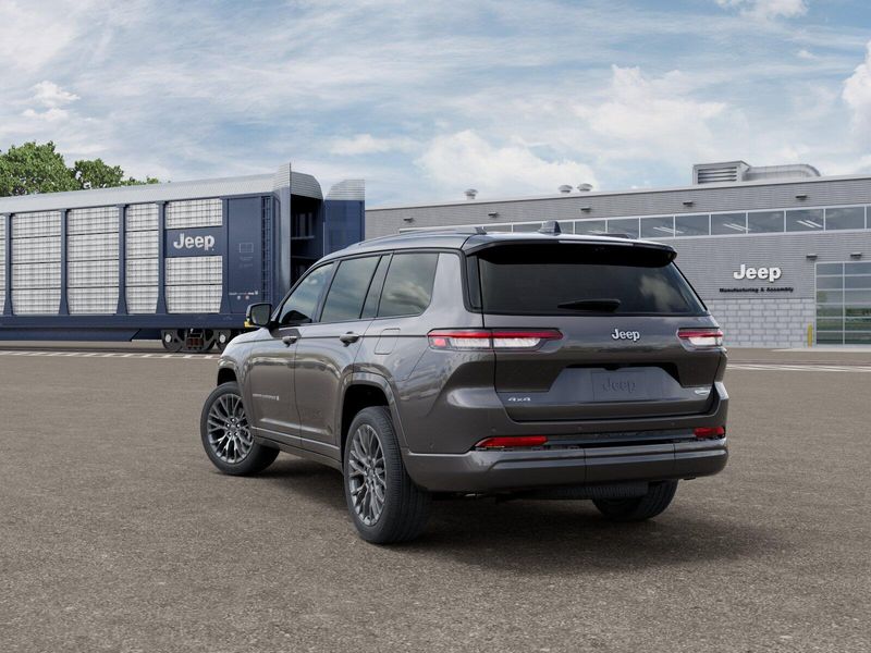 New 2026 Jeep Grand Cherokee L Summit 4x4Image 3