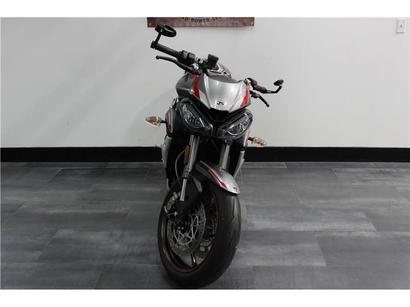 2021 Triumph STREET TRIPLE 765 RS Image 2