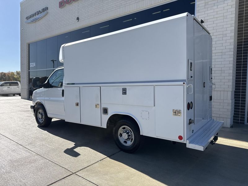 Used 2017 Chevrolet Express Cutaway Image 10
