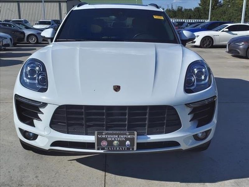 2018 Porsche Macan BaseImage 9