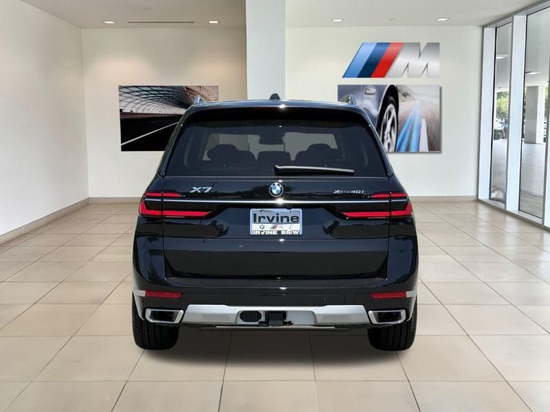 2025 BMW X7 xDrive40iImage 7